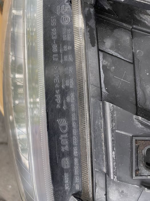 Оригинални фарове за ауди а 6 ксенонови оборудвани цената е за комплек