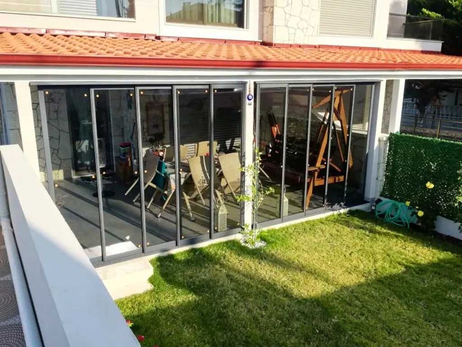 Închideri terase cu sticlă culisantă