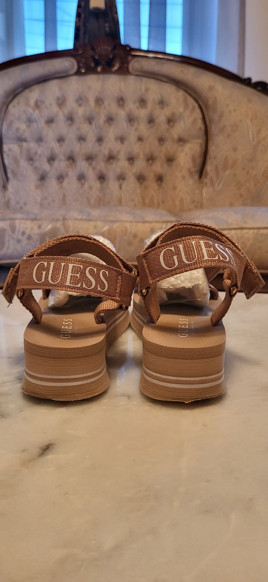 Дамски сандали Guess, 37 номер