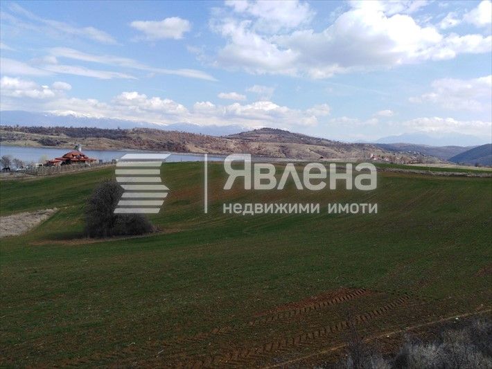 Имот с огромен потенциал до язовир Стойковци!!!