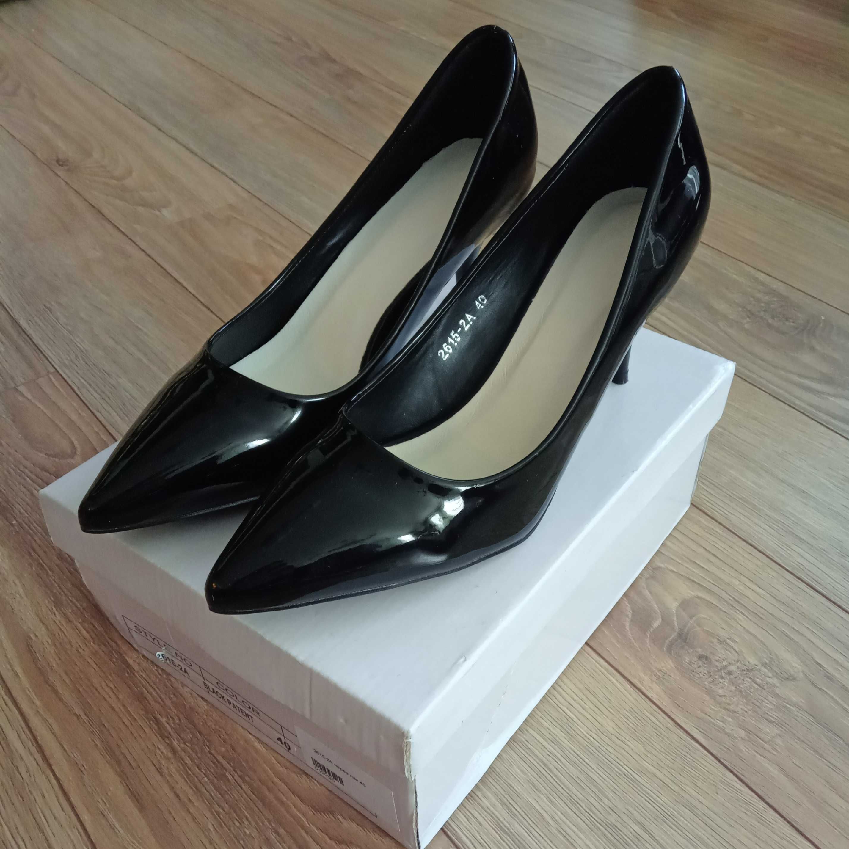 Дамски  черни обувки GIDO