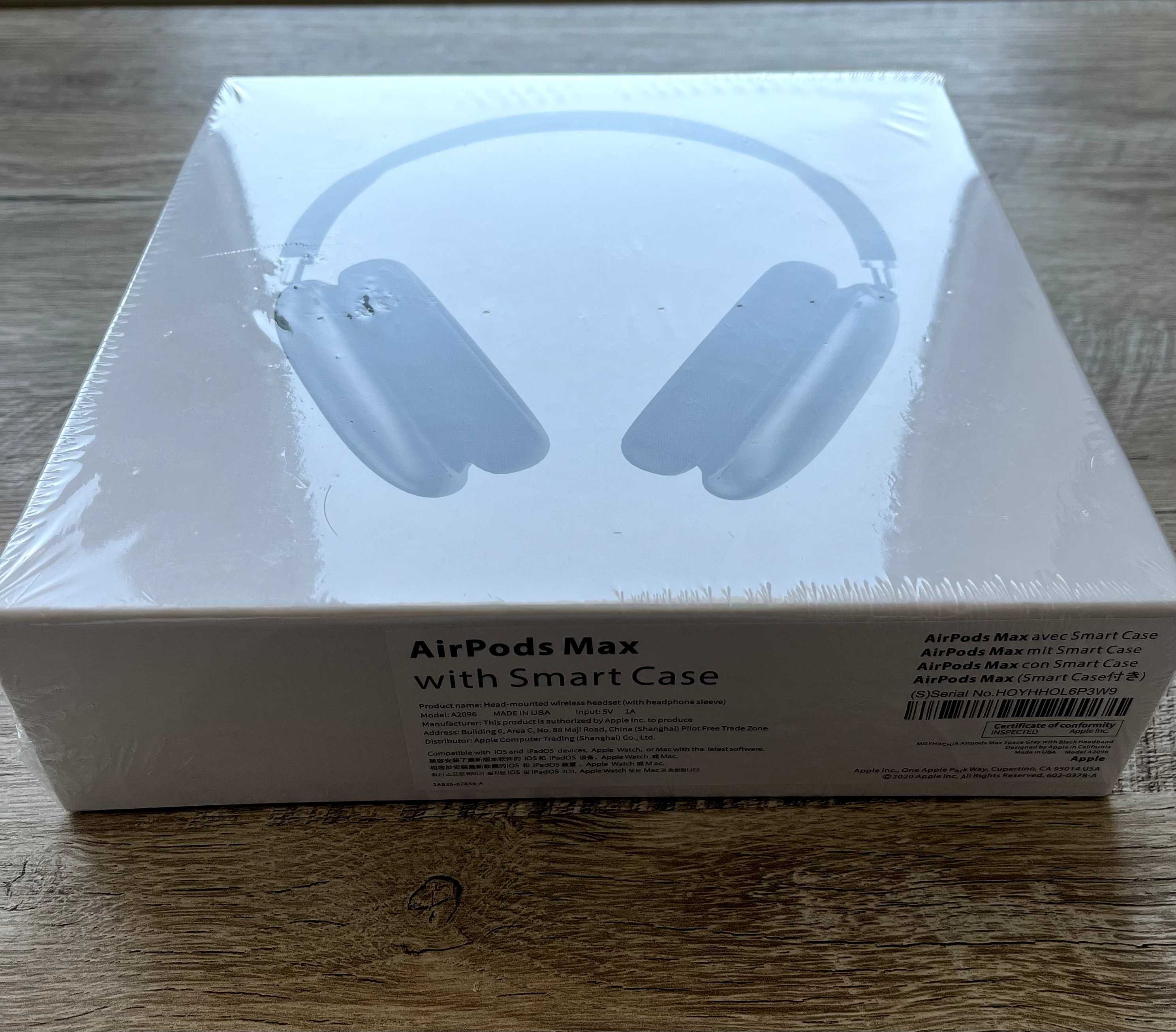 Новые AirPods Max с чехлом