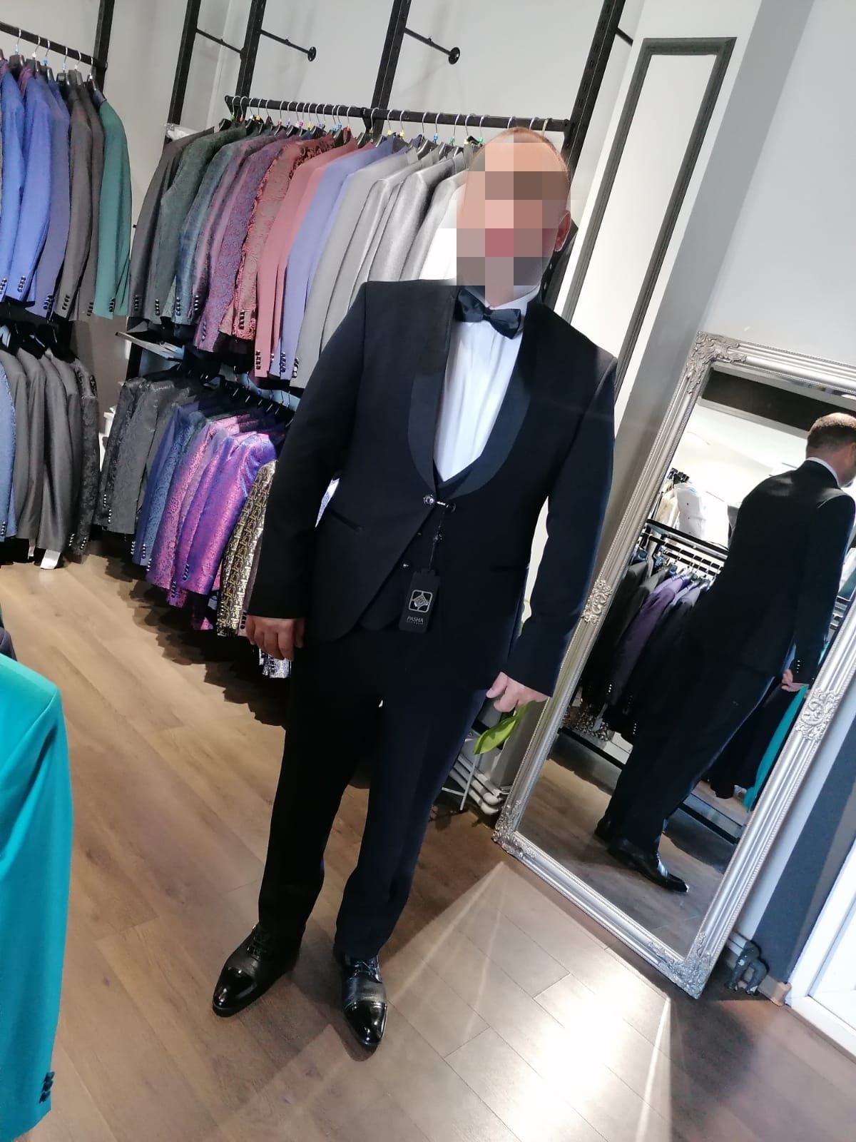 Vând costum ocazii speciale