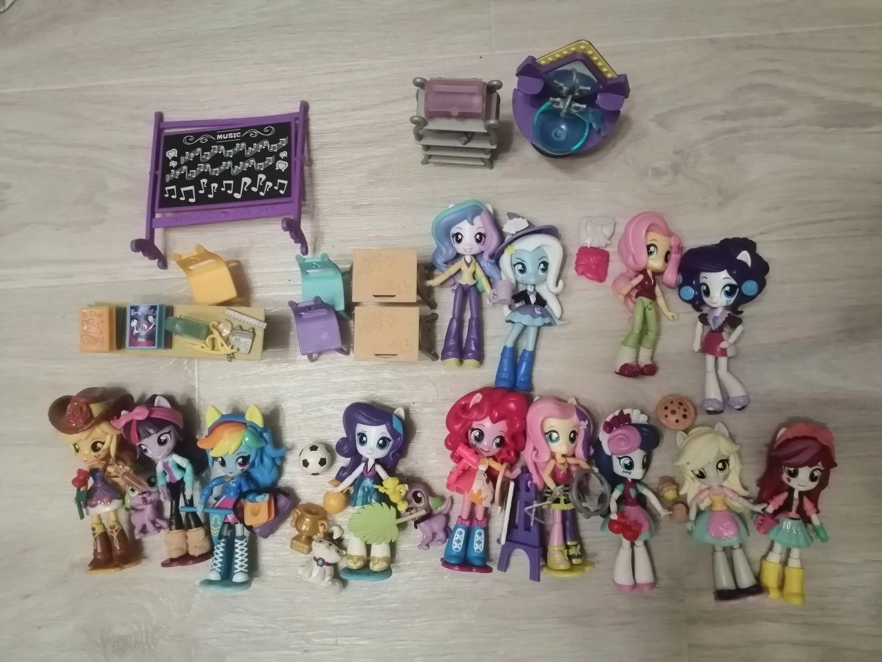 Equestria girls minis