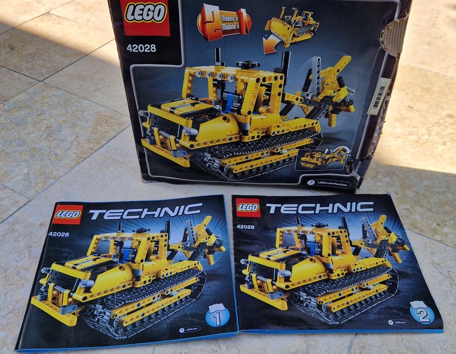 LEGO TECHNIC 2 IN 1-  Buldozer in stare perfectă