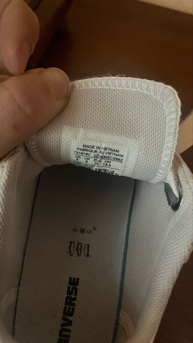 Детски бели кожени кецове с велкро лепенки  Converse All strars