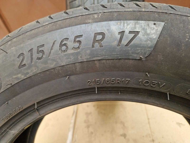 2 Michelin R17 215/65
летни гуми
DOT5021
