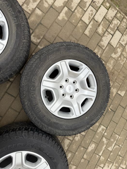 Jante Ford Ranger 265 65 17 Brigestone M+S