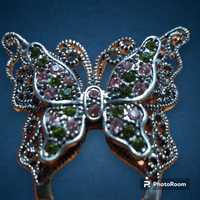 Красива брошка пеперуда