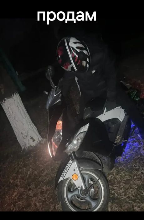 Продам скутер 150кубиков