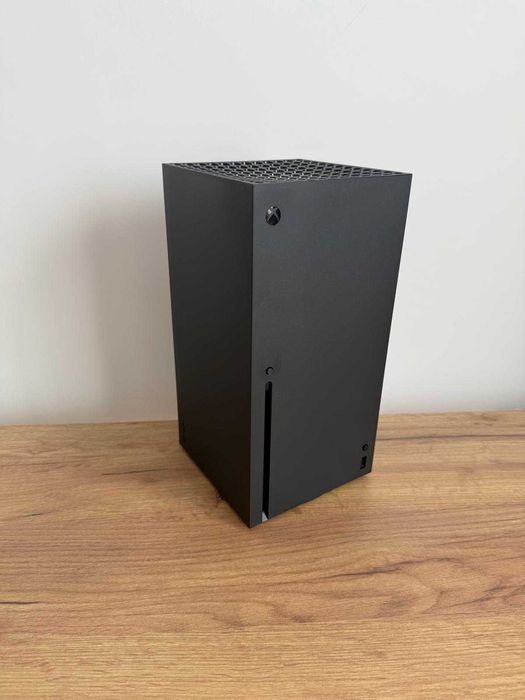 Като Нов Xbox Series X 1TB + 2 контролера + 10 игри + повече