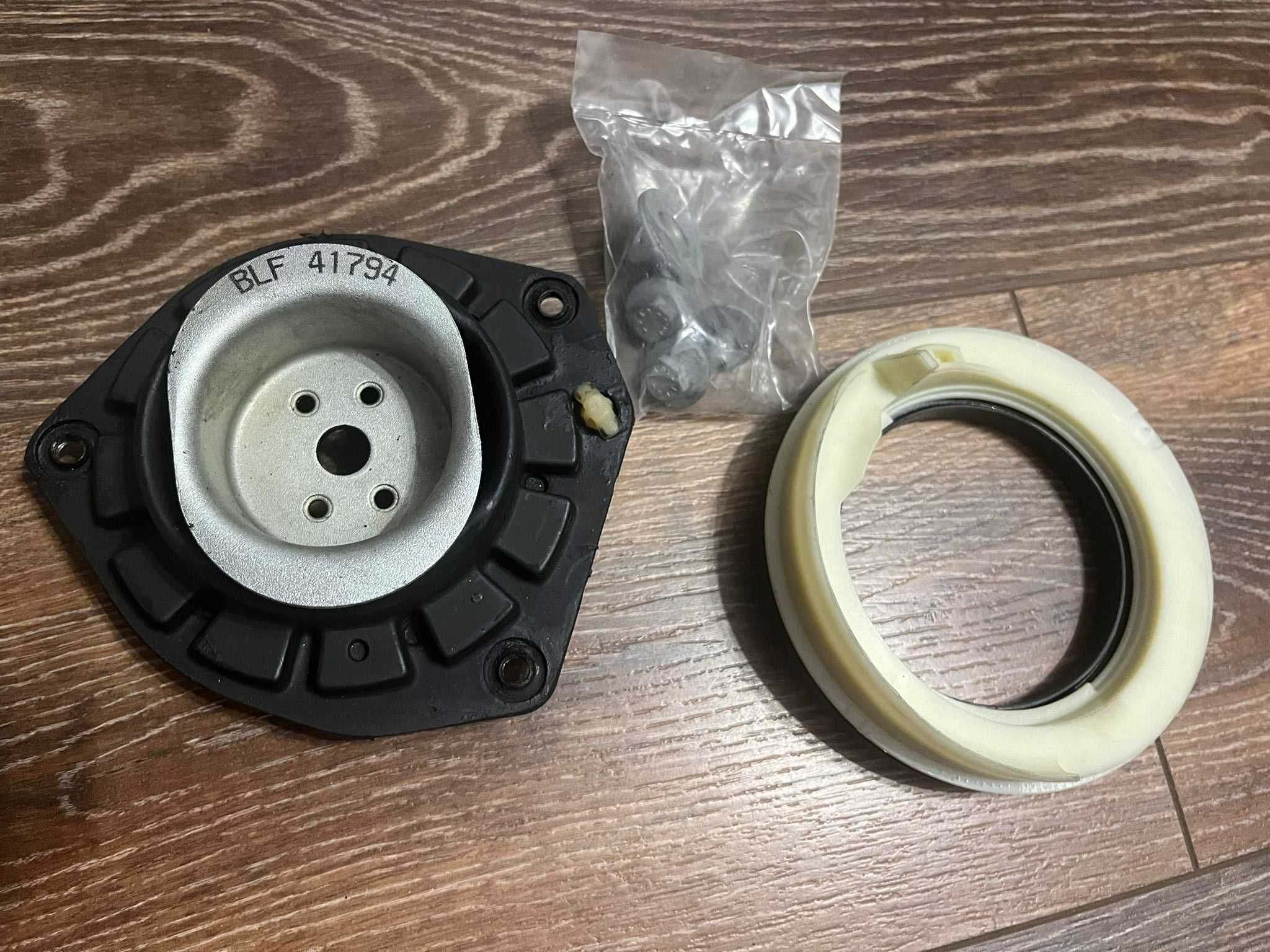 Kit flansa amortizor, rulment fata stanga/dreapta. Renault Megane 2.
