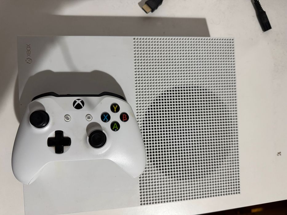 Vand Xbox One S cu jocul Forza Horizon 3 inclus