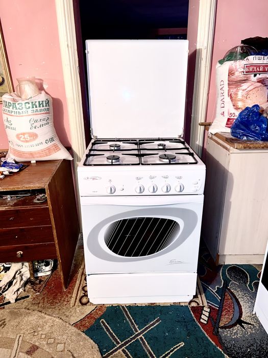 Продам газ плиту Гефест рабочая 100%