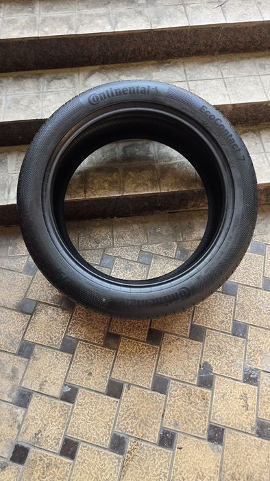 275/45/R22 Continental