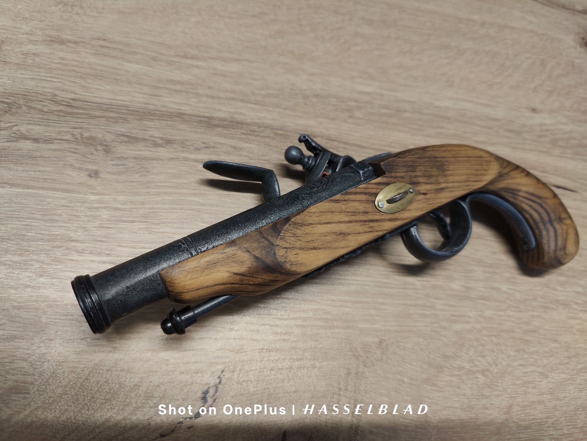 Replică pistol de epocă cu flintă, panoplie / decor
