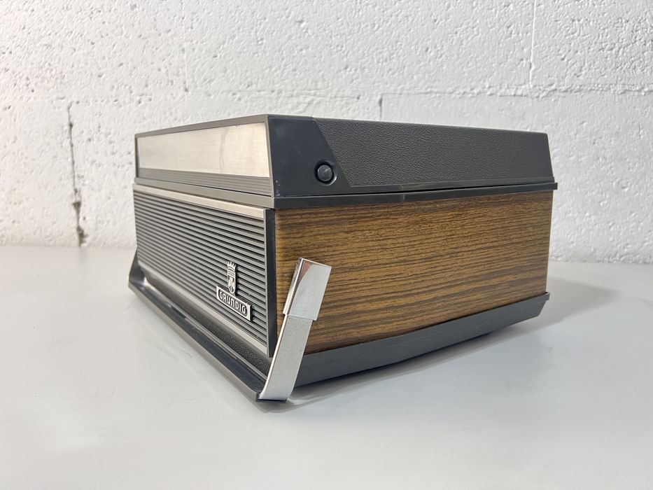 Vând magnetofon Grundig Nürnberg