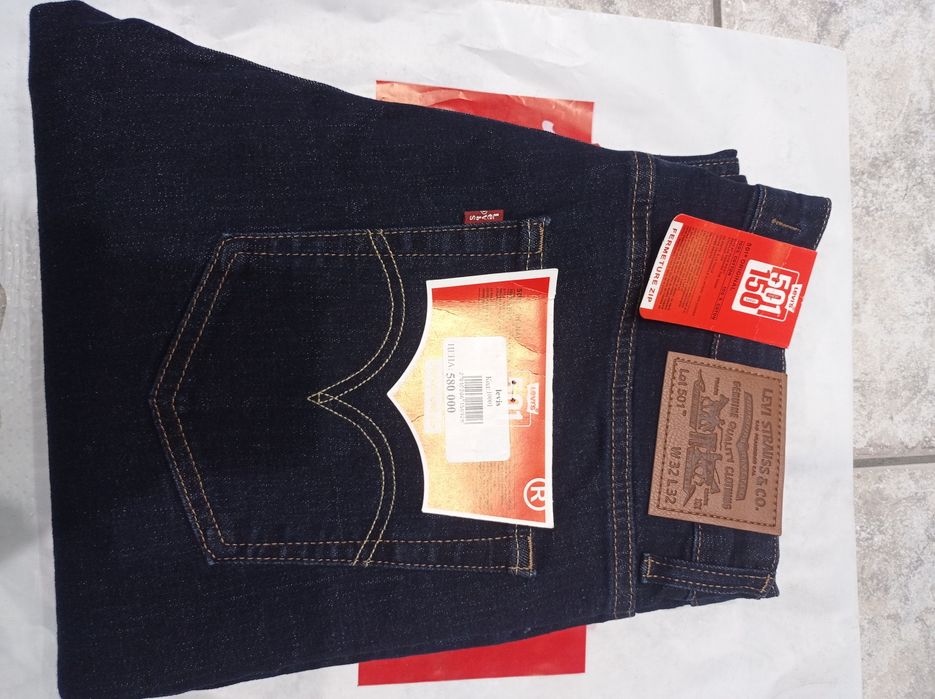 Джинсы LEVI'S лицензионные.