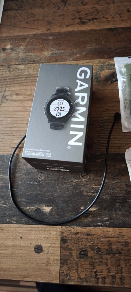 Смарт часовник Garmin Forerunner 935 + 13 каишки