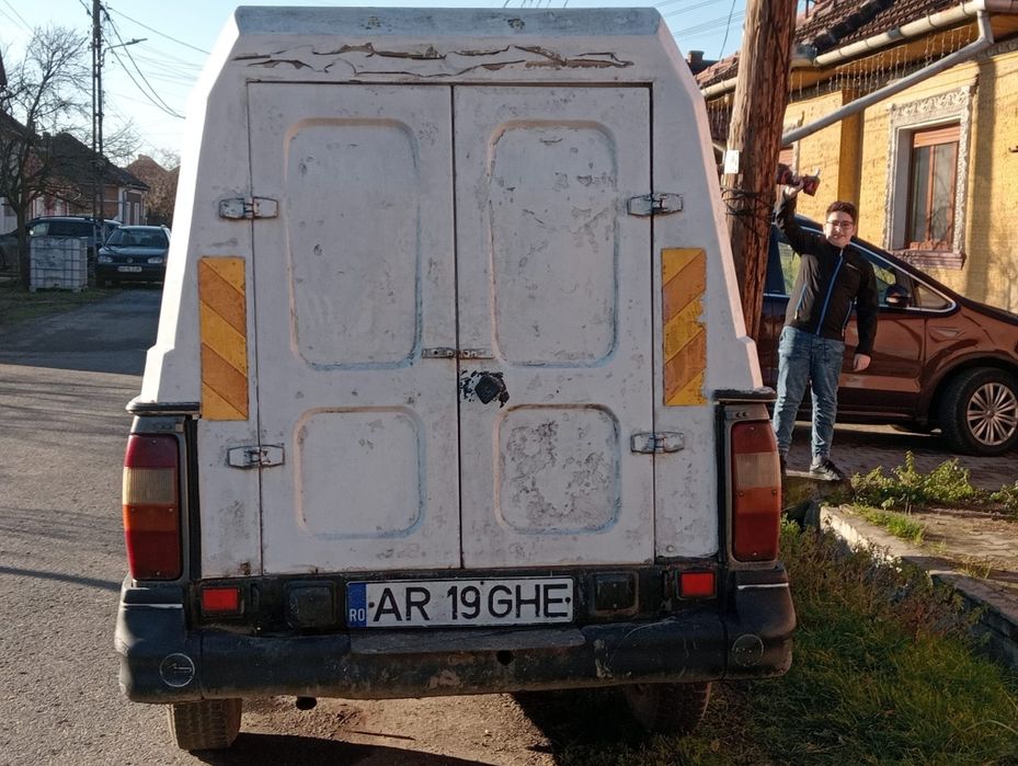 Vând sau schimb cu animale papuc 4x4 1.6 benzina