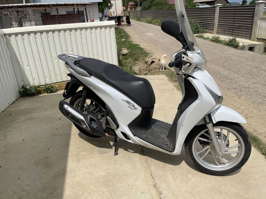 Vând scuter Honda sh125 cc 2015 abs