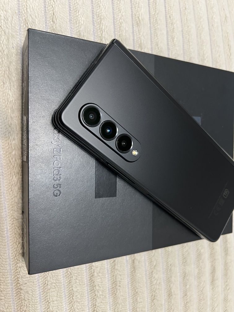 Samsung Z Fold3 256гб как новый