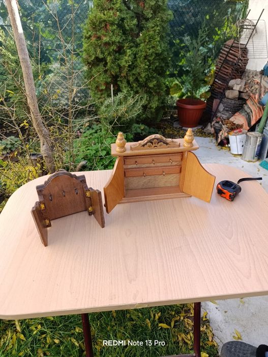 Малки дървени шкафчета