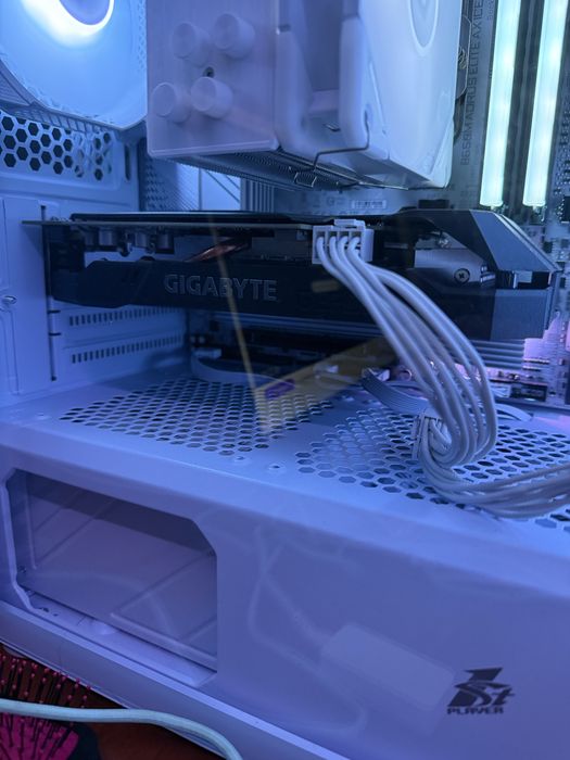 Продам Gigabyte Gtx 1660ti