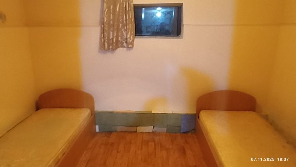 Сдам квартиру в жилом доме ( полуподвальное помещение)