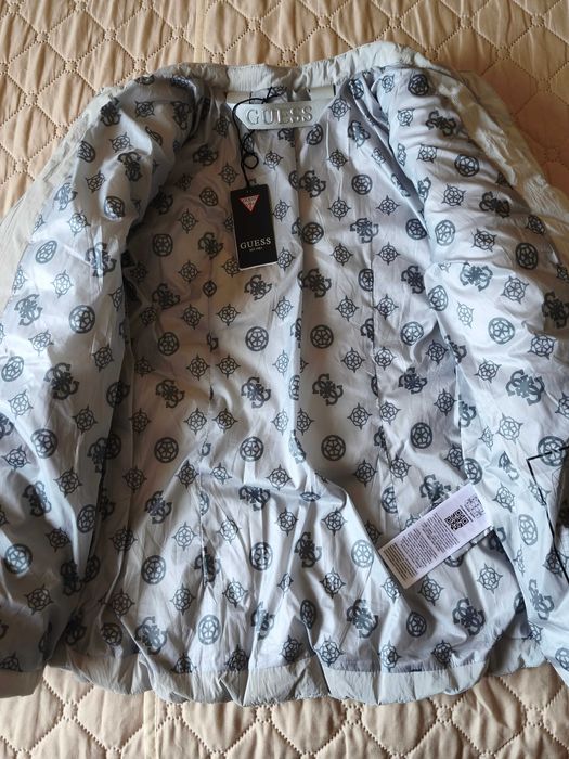 Две оригинални дамски якета GUESS чисто нови