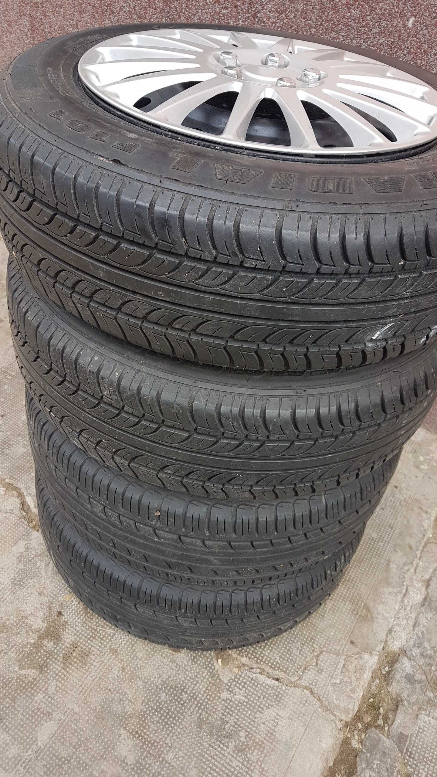 Roti tabla cu cauciucuri vara 185/65 r15 in stare buna