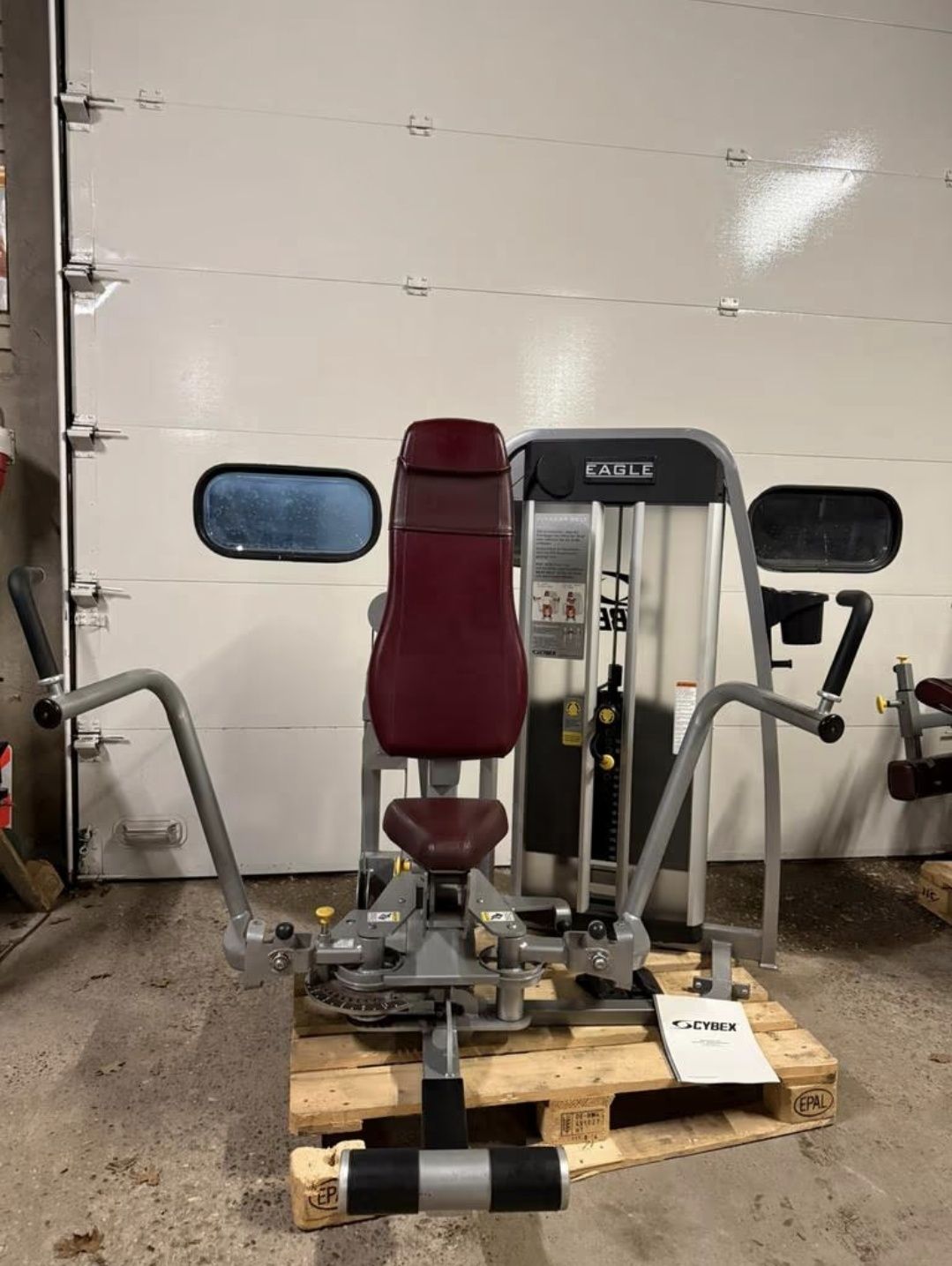 Фитнес уреди cybex eagle пек дек задно рамо