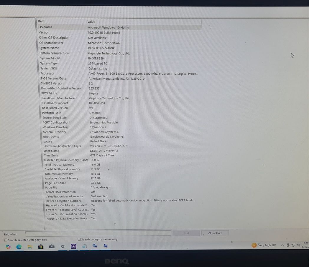 Ryzen 5 1600, RX 580, 16gb Ram DDR4, SSD 120gb, HDD 1TB.