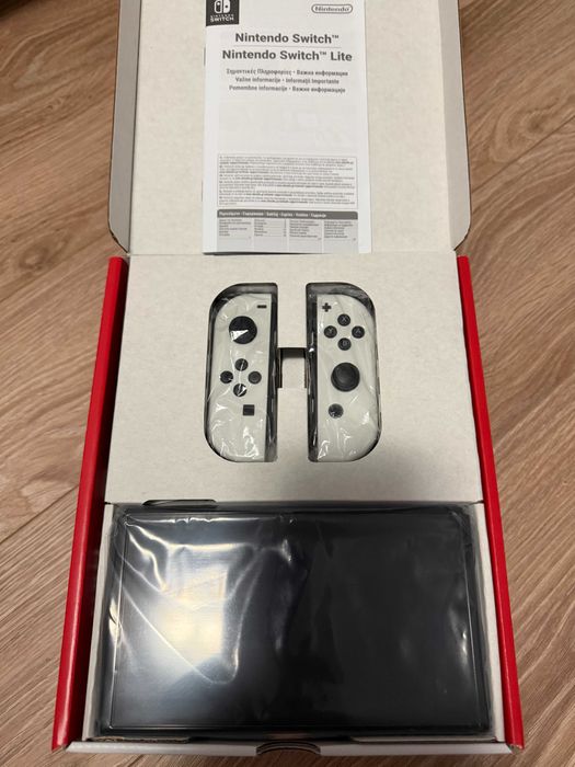 Nintendo Switch OLED + Аксесоари
