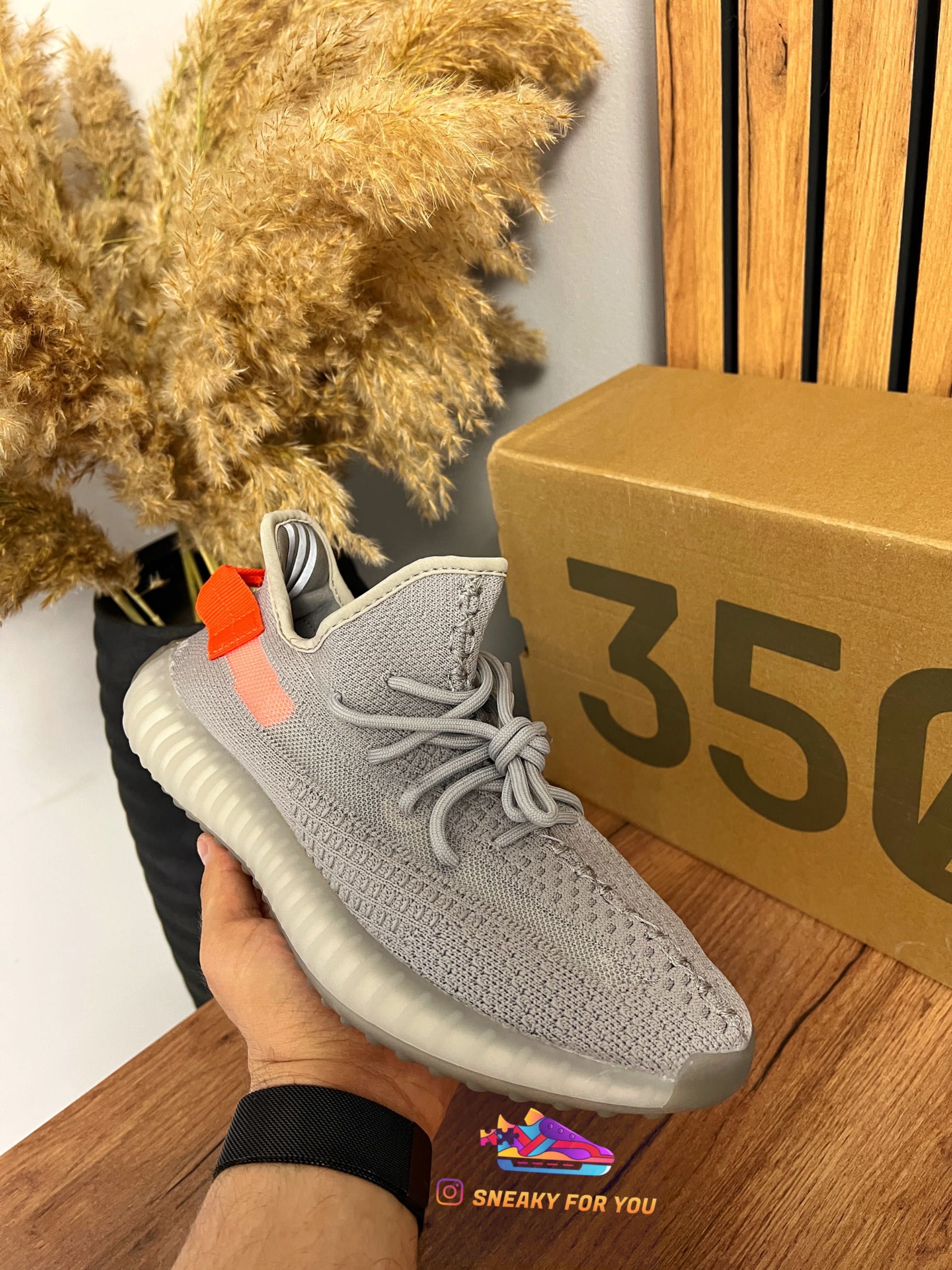 41-46 Adidas Yeezy Boost 350 V2 Tail Light