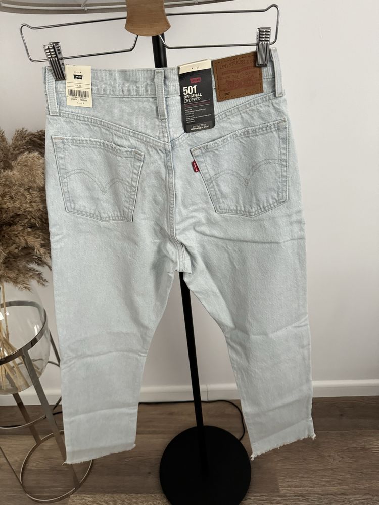 Blugi Levi’s 501 dama noi