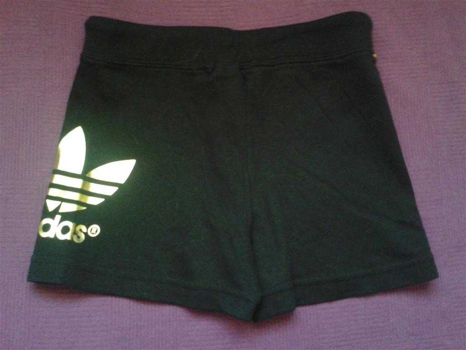 Pantaloni scurti Adidas