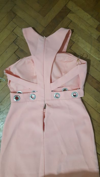 Rochie eleganta , lunga , roz pal , crapata pe picior  marime 42