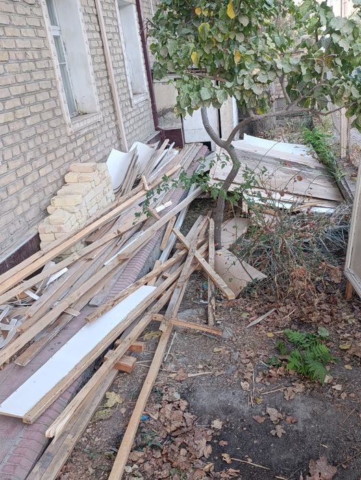 Черный потолок тахта