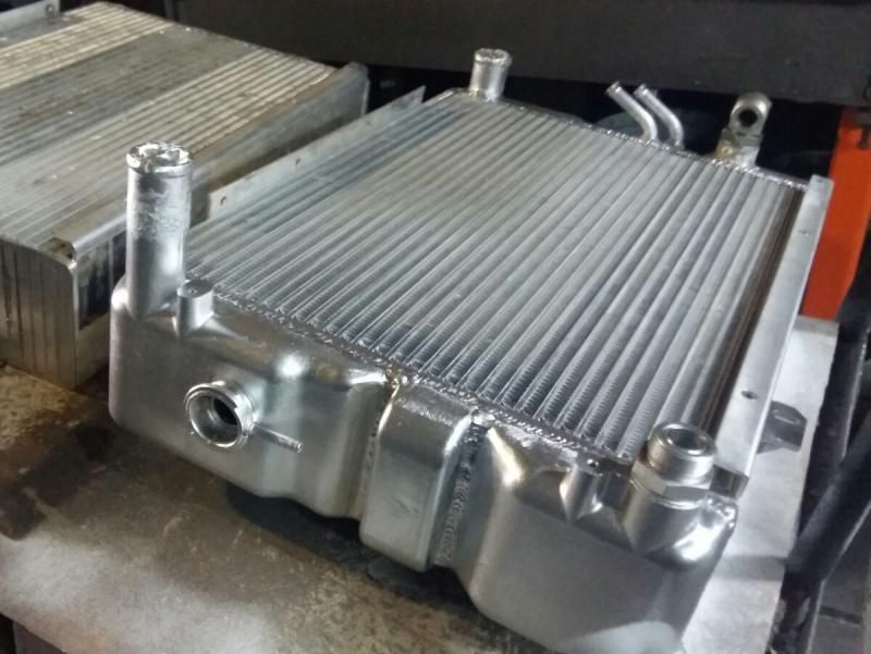 Reparatii radiatoare Buldoexcavator Caterpillar Komatsu JCB Case