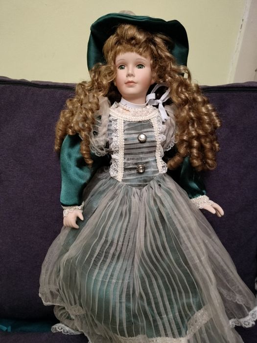 Bibelouri vechi și papusi