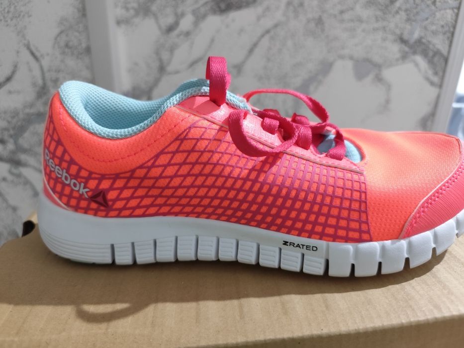 Новые кроссовки Reebok