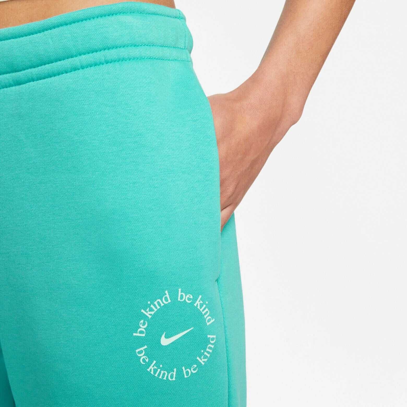 НОВО Nike Be Kind Flared Fleece Joggers ОРИГИНАЛНО дамско долнище М