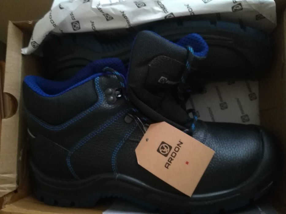 Incaltaminte cu protectie metalica