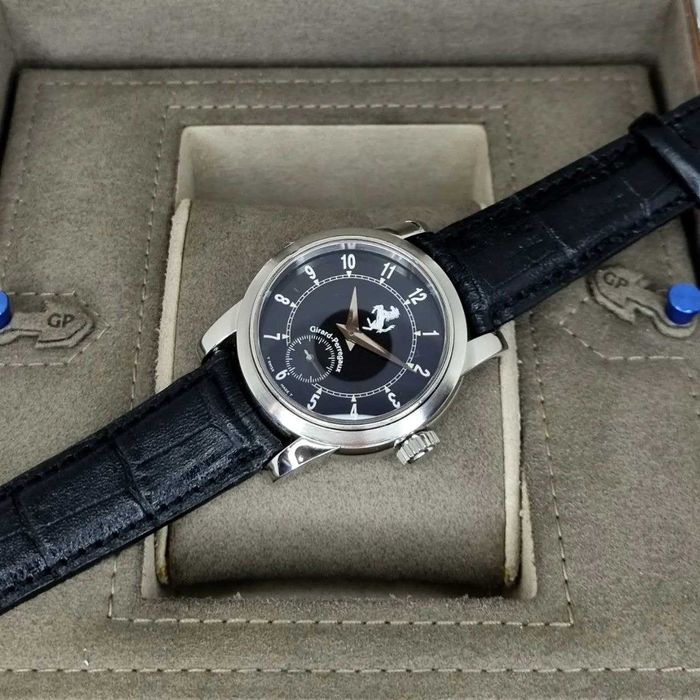 Часы наручные 
Girard Perregaux Ferrari