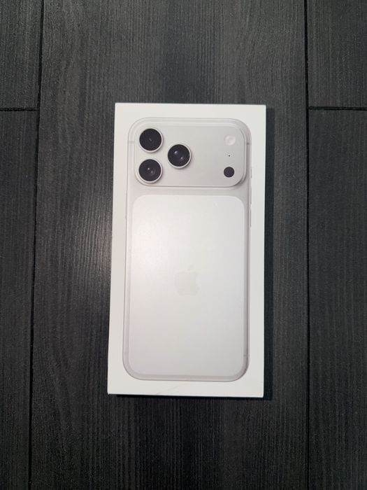 Iphone 17 Pro Max Silver 256 GB.