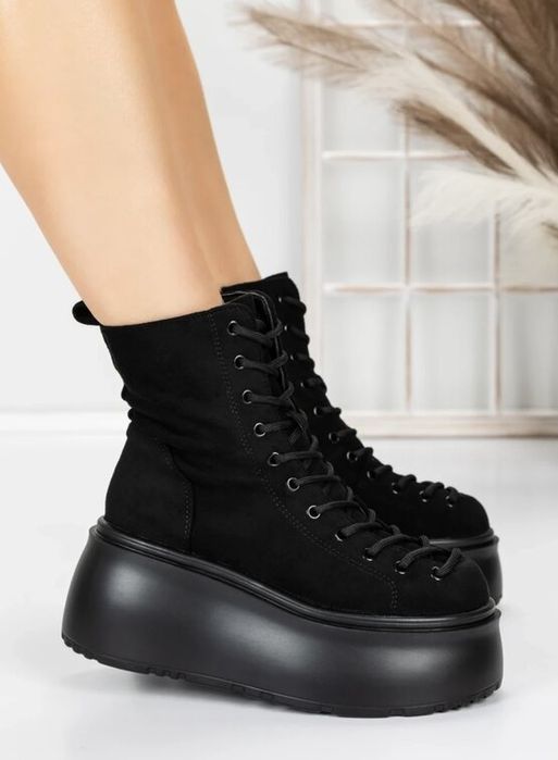 Боти на платформа - черен велур