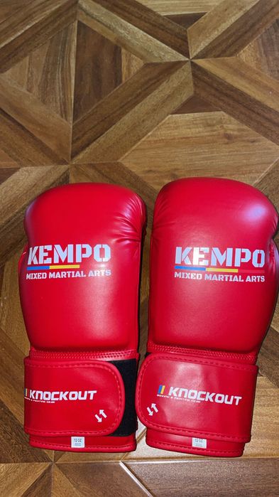 Vand manusi box impecabile!