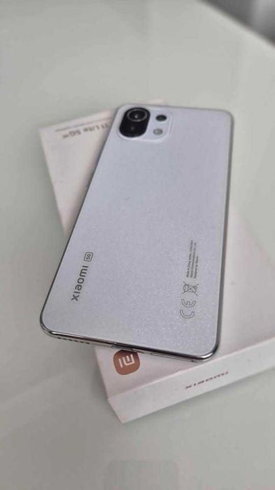Телефон Xiaomi 11 Lite 5G NE . Подарък 5 броя кейсове!