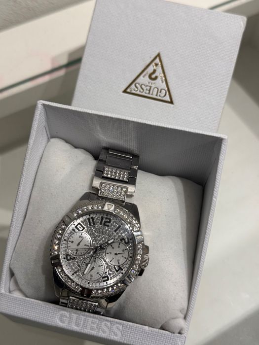 Дамски/Мъжки луксозен часовник GUESS с камъни – като нов
